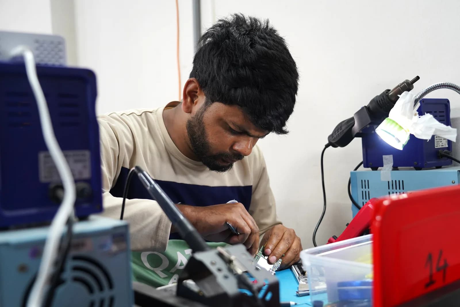 মোবাইল ফোন রিপেয়ার ট্রেনিং প্রোগ্রাম — ছবি 8